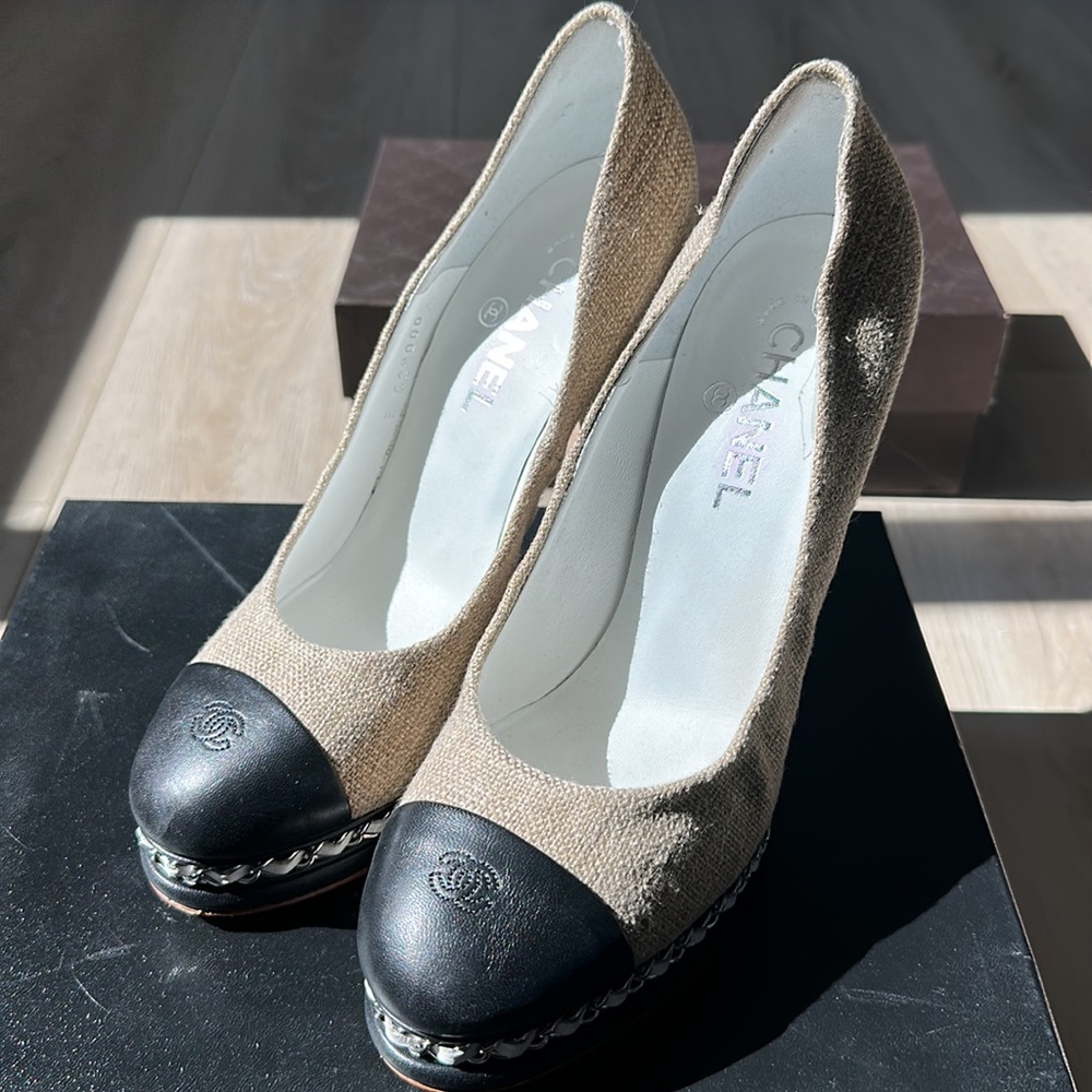 BNIB CHANEL HEELS - Picture 3 of 5